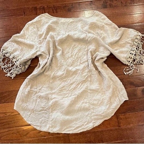 Cato mocha Swiss dot fringe sleeve top size large - Picture 3 of 6